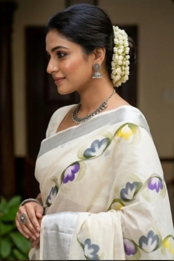 Sugandha_Floral_Silver_Saree_For_Women