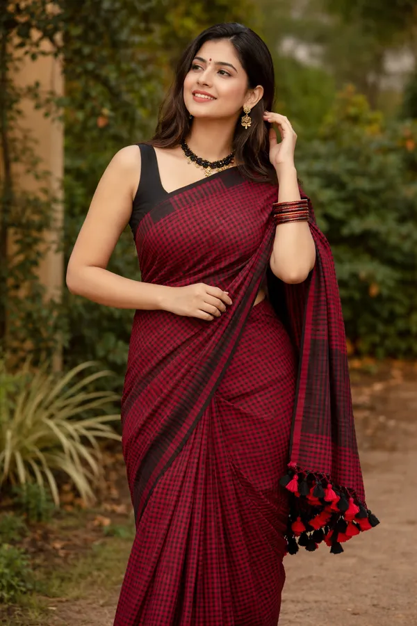Anushree_Plain_Modal_Silk_With_Zari_Pallu_And_120_S_Count_Mul_Mul_Colour_Kattam_Saree_For_Women_Pack_Of_2