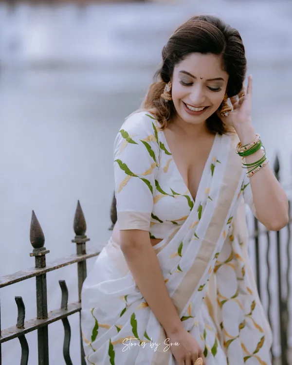 Off-White_Chain_Saree_For_Women