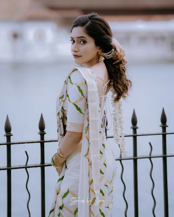 Off-White_Chain_Saree_For_Women