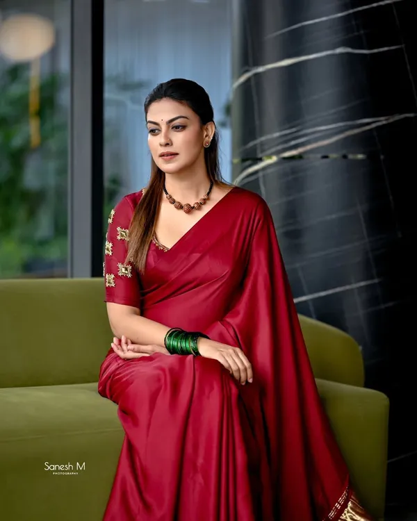 Anushree_Plain_Modal_Silk_With_Zari_Pallu_And_120_S_Count_Mul_Mul_Colour_Kattam_Saree_For_Women_Pack_Of_2