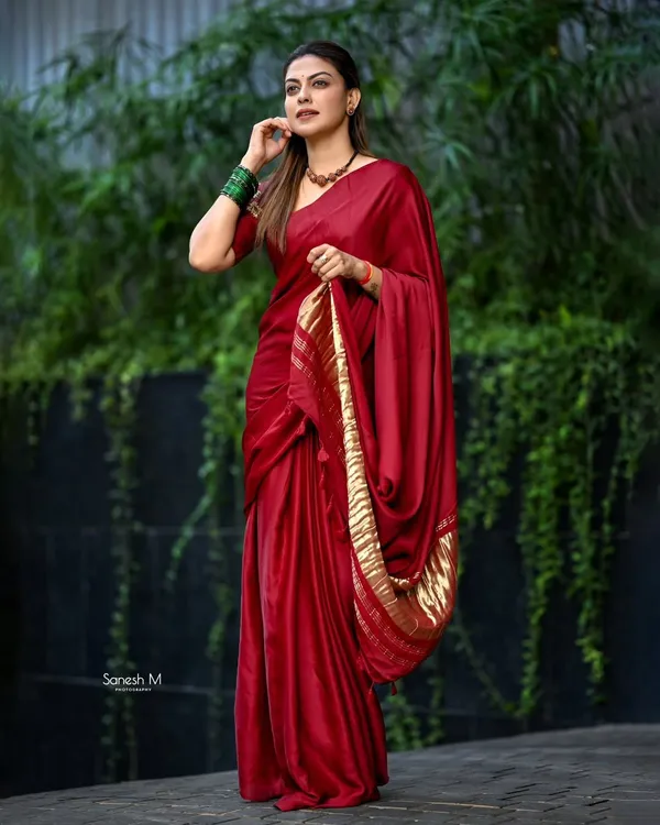 Anushree_Plain_Modal_Silk_With_Zari_Pallu_And_120_S_Count_Mul_Mul_Colour_Kattam_Saree_For_Women_Pack_Of_2