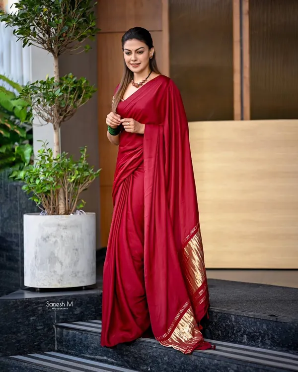 Anushree_Plain_Modal_Silk_With_Zari_Pallu_And_120_S_Count_Mul_Mul_Colour_Kattam_Saree_For_Women_Pack_Of_2