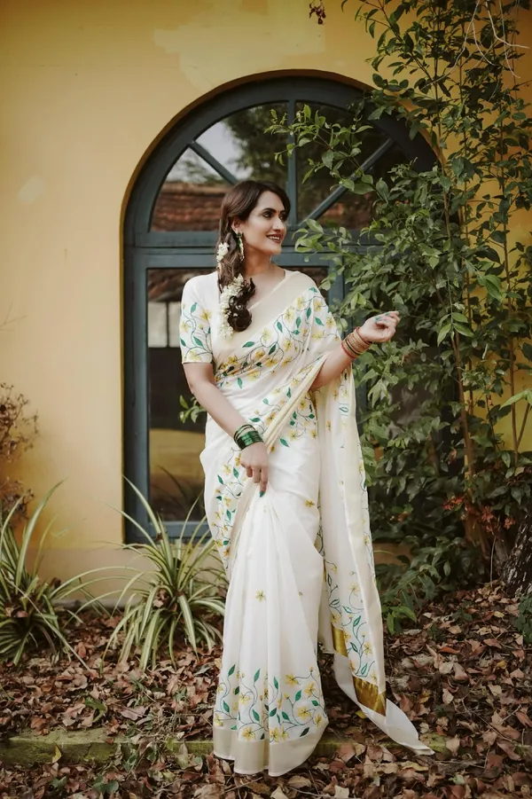 Off-White_Flower_Embroidery_Saree_For_Women