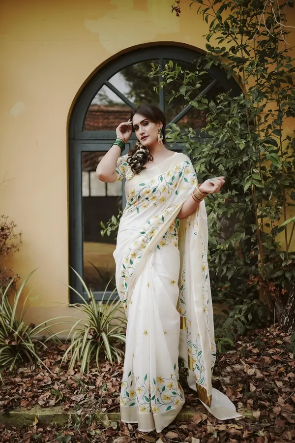 Off-White_Flower_Embroidery_Saree_For_Women