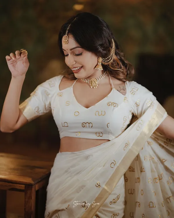Malayalam_Akshara_Mala_Embroidered_Cotton_Saree_For_Women