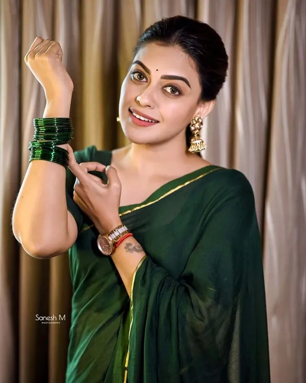 Anu_Shree_Inspired_Bottle_Green_Mul_Cotton_Saree_For_Women