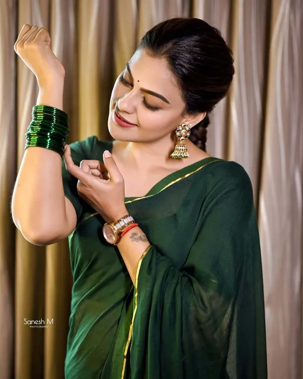 Anu_Shree_Inspired_Bottle_Green_Mul_Cotton_Saree_For_Women