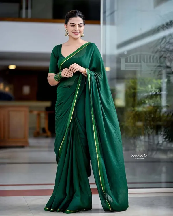 Anu_Shree_Inspired_Bottle_Green_Mul_Cotton_Saree_For_Women