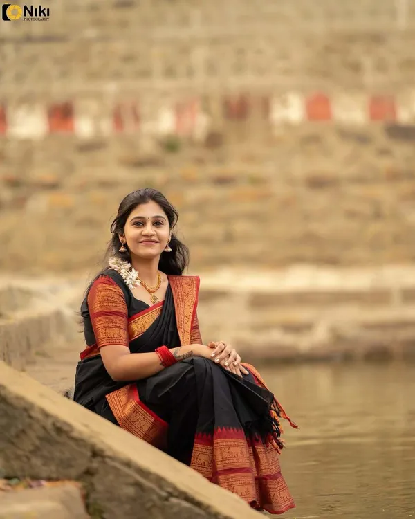 Malathi_Retta_Petta_Border_Black_And_Maroon_Cotton_Saree_For_Women