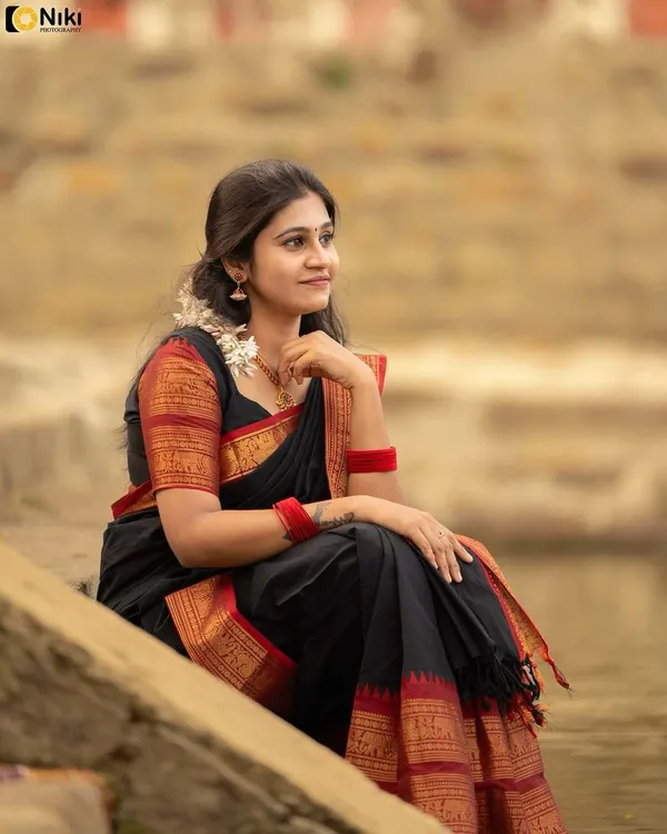 Malathi_Retta_Petta_Border_Black_And_Maroon_Cotton_Saree_For_Women