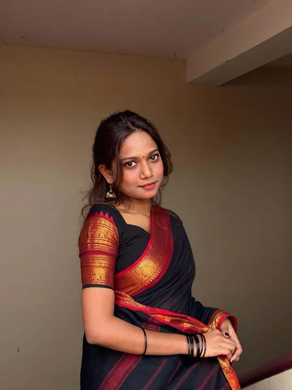 Malathi_Retta_Petta_Border_Black_And_Maroon_Cotton_Saree_For_Women