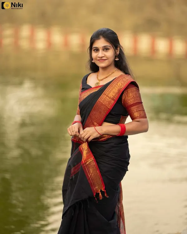 Malathi_Retta_Petta_Border_Black_And_Maroon_Cotton_Saree_For_Women