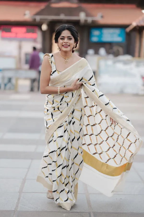 Off-White_Chain_Saree_For_Women