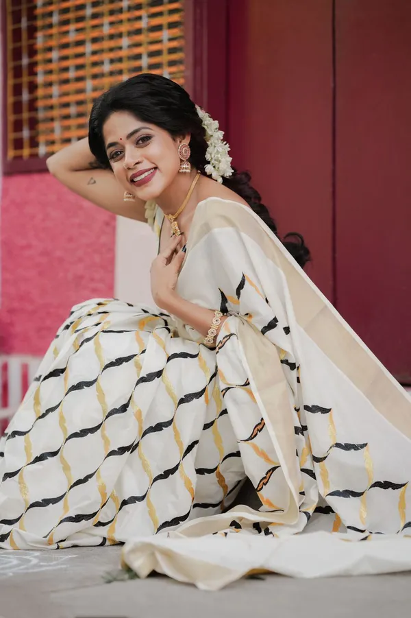 Off-White_Chain_Saree_For_Women