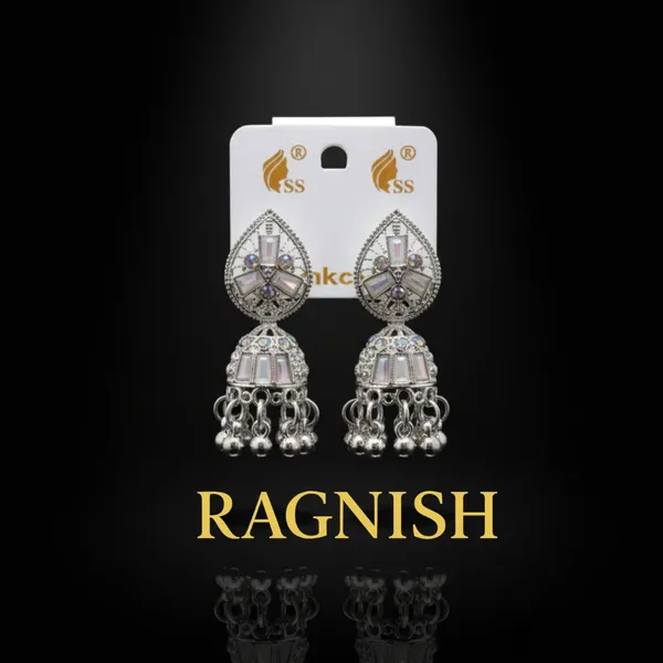 Silver_Alloy_And_Kundan_Stones_Premium_&_Fancy_Design_Earrings_For_Women