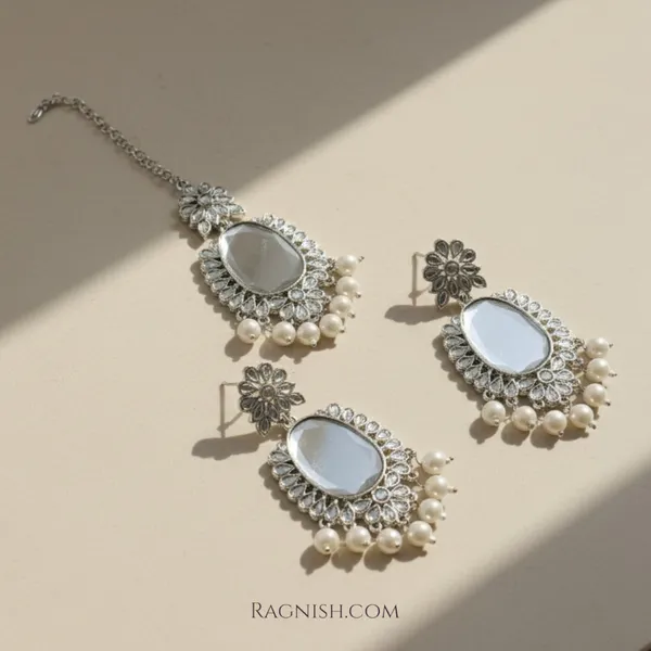 Silver_Alloy_And_Kundan_Stones_Premium_&_Fancy_Design_Jewelry_Set_For_Women