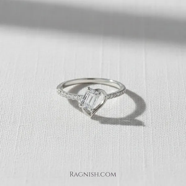 Silver_Alloy_And_Cubic_Zirconia_Premium_&_Fancy_Design_Ring_For_Women