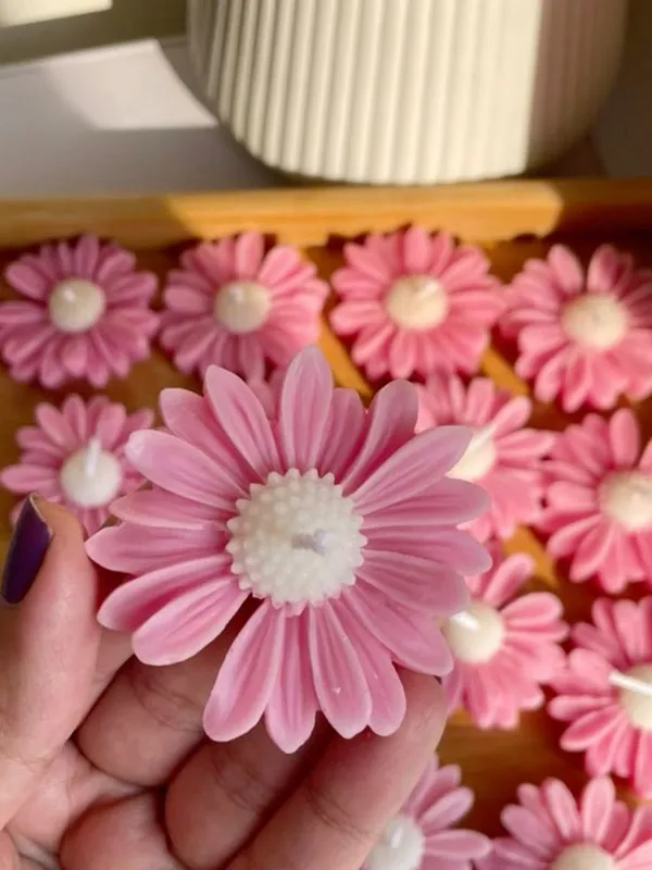 Pack_of_4_Scented_Daisy_Flower_Candle