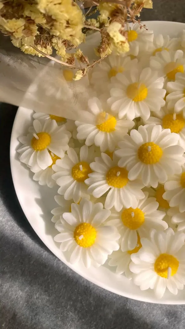 Pack_of_4_Scented_Daisy_Flower_Candle