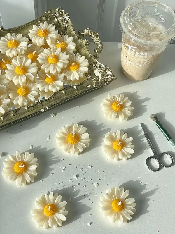 Pack_of_4_Scented_Daisy_Flower_Candle
