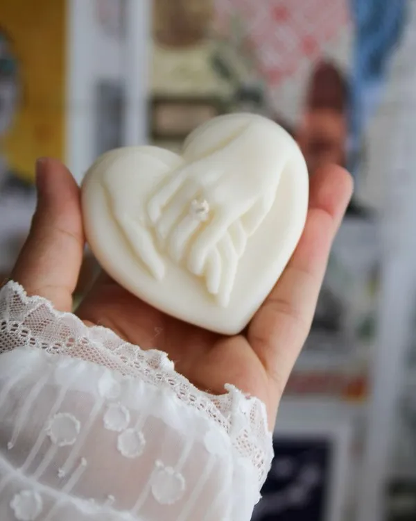 Soy_Wax_The_Lovers_Touch_Scented_Candle