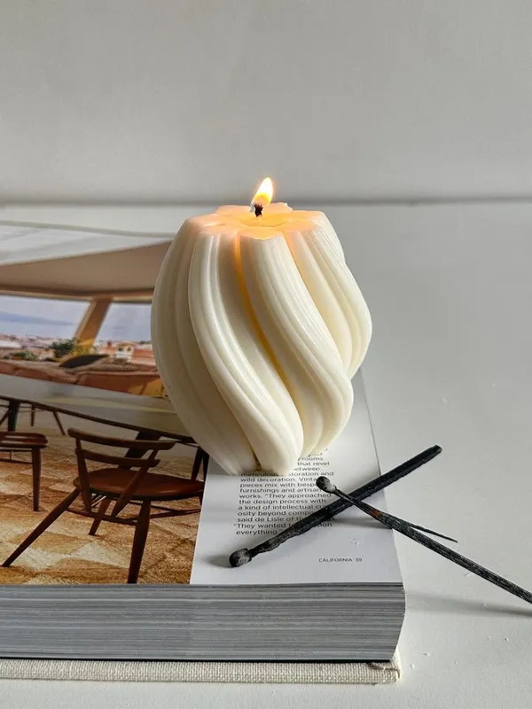 Soy_Wax_Scented_Swirl_Candle