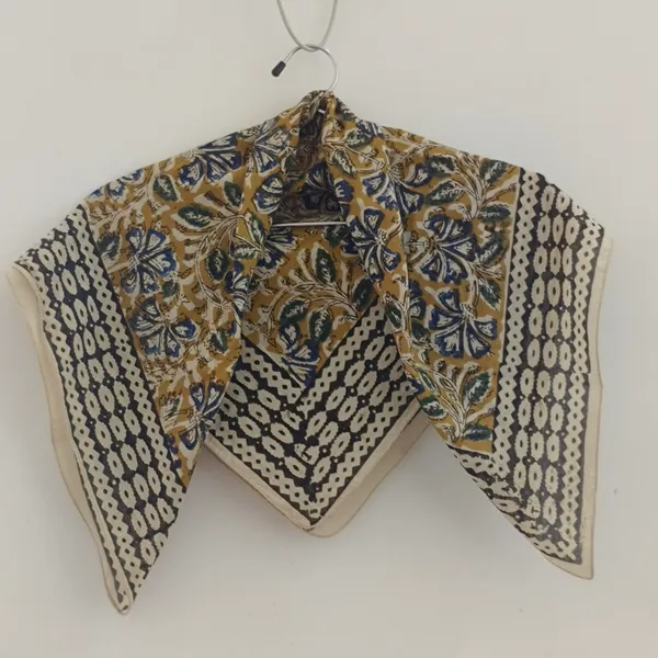 Multicolour_Printed_Triangle_Scarf_for_Women