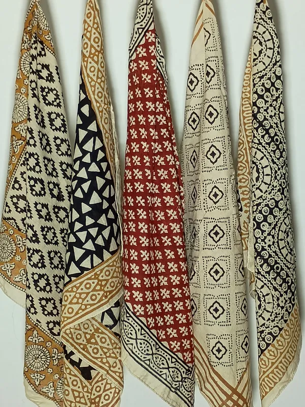 Multicolor_Printed_Scarves_Set_for_Women