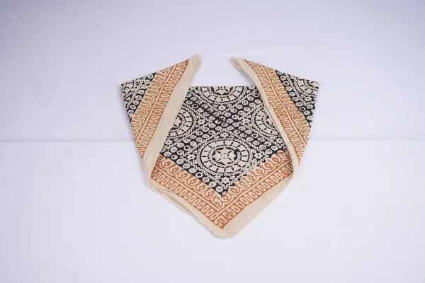 Black_Printed_Bandana_Face_Covering_for_Women