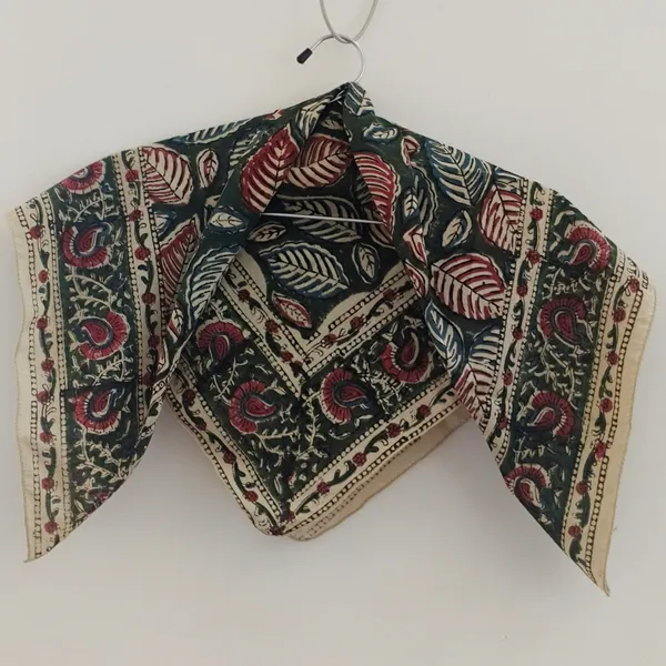 Green_Printed_Triangle_Scarf_for_Women