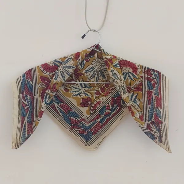 Multicolor_Printed_Triangle_Scarf_for_Women