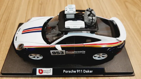 Bburago_1/24_Racing_Porsche_911_Dakar(Collectible_Models_For_14+)