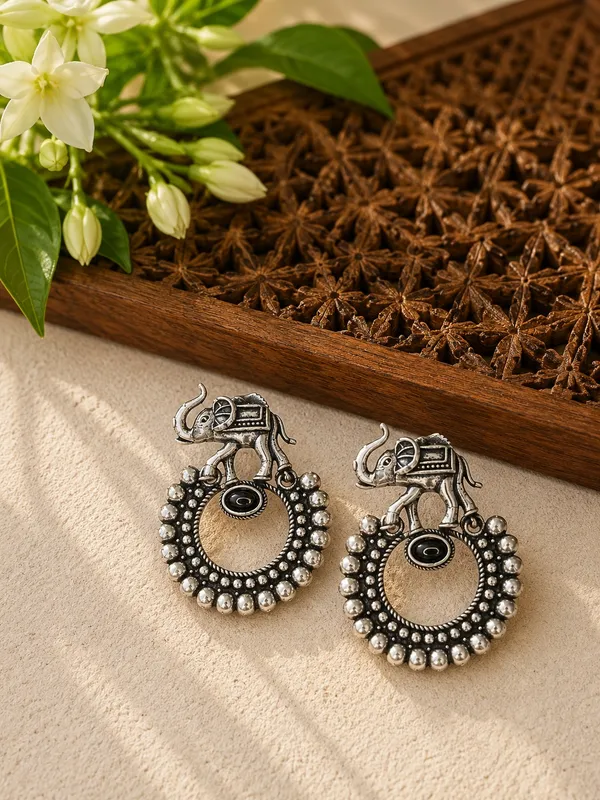 Nayra_Black_Black_Colour_Brass_Earring_For_Women