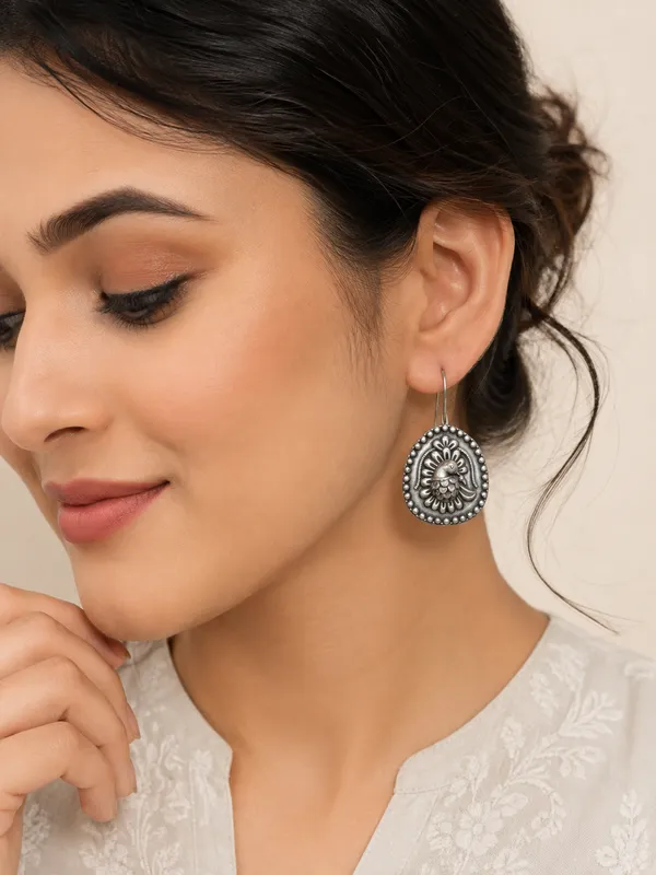 Geetika_Silver_Colour_Brass_Earring_For_Women