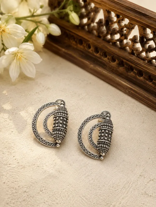 Harshita_Silver_Colour_Brass_Earring_For_Women