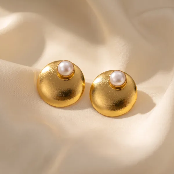 Freshwater_Pearl_Dome_Stud_Golden_Colour_Brass_Earring_For_Women