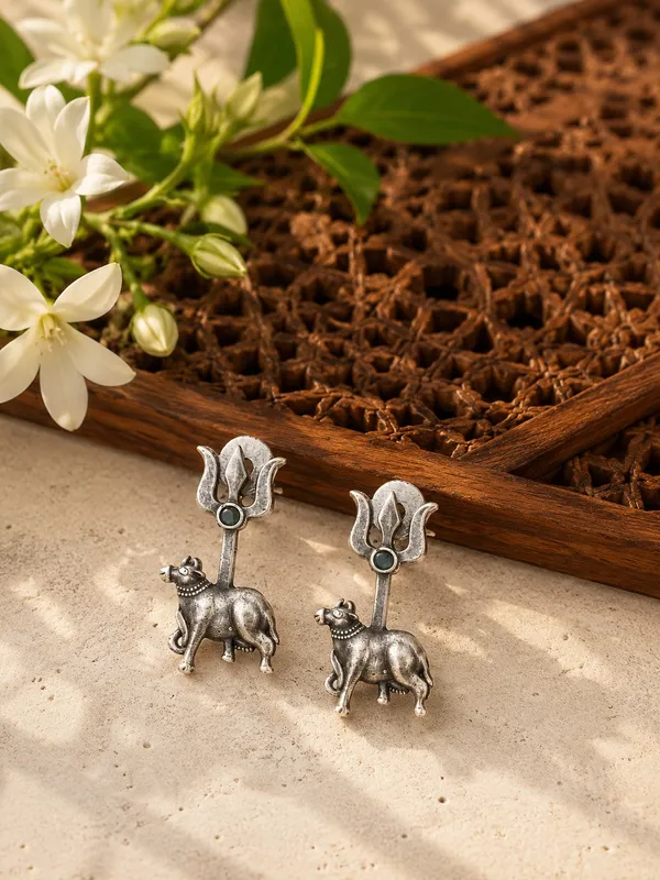 Jaishvi_Silver_Colour_Brass_Earring_For_Women