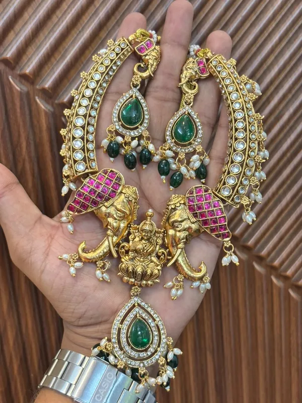 Shanaya_Statement_necklace