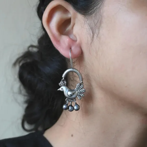Mayuri_Silver_Colour_Brass_Earring_For_Women