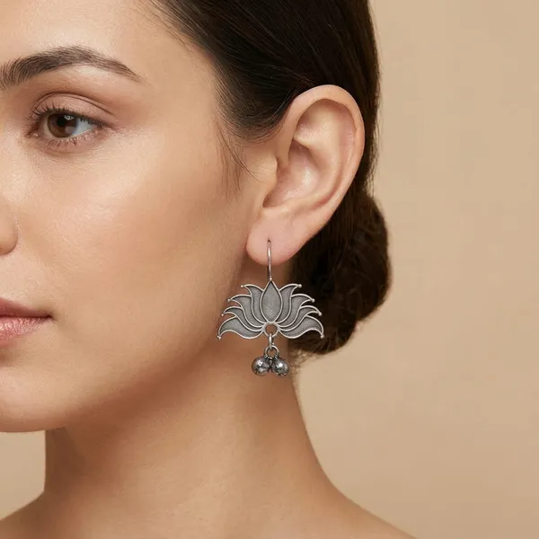 Kamal_Silver_Colour_Brass_Earring_For_Women