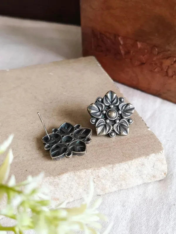 Reena_Silver_Colour_Brass_Earring_For_Women