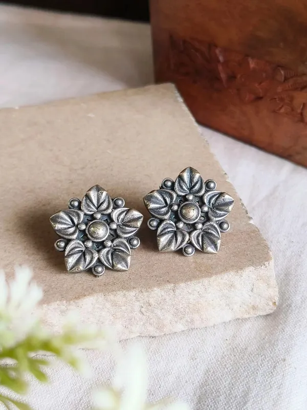 Reena_Silver_Colour_Brass_Earring_For_Women