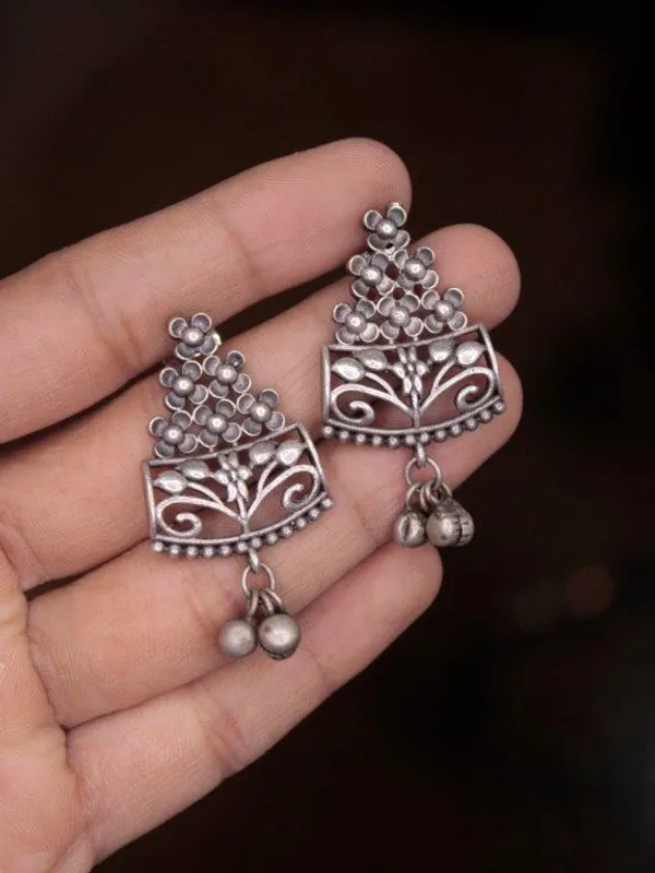 Anjana_Silver_Colour_Brass_Earring_For_Women
