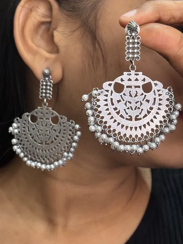 Kaveri_Silver_Colour_Brass_Earring_For_Women