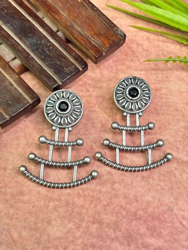 Layered_Arc_Drop_Black_Colour_Brass_Earring_For_Women