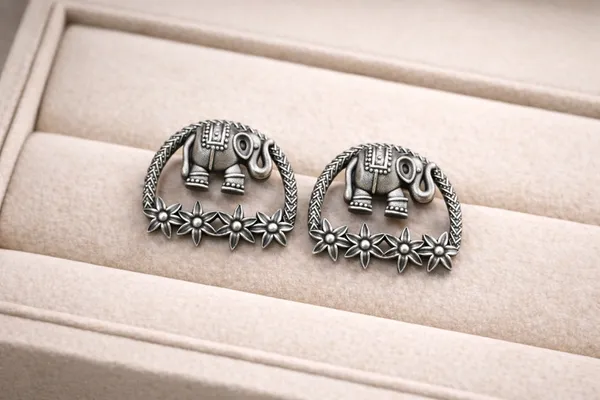 Eira_Silver_Colour_Brass_Earring_For_Women