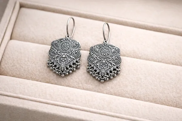 Vishwesha_Silver_Colour_Brass_Earring_For_Women