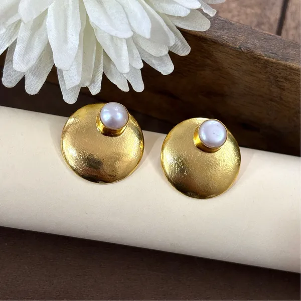 Freshwater_Pearl_Dome_Stud_Golden_Colour_Brass_Earring_For_Women