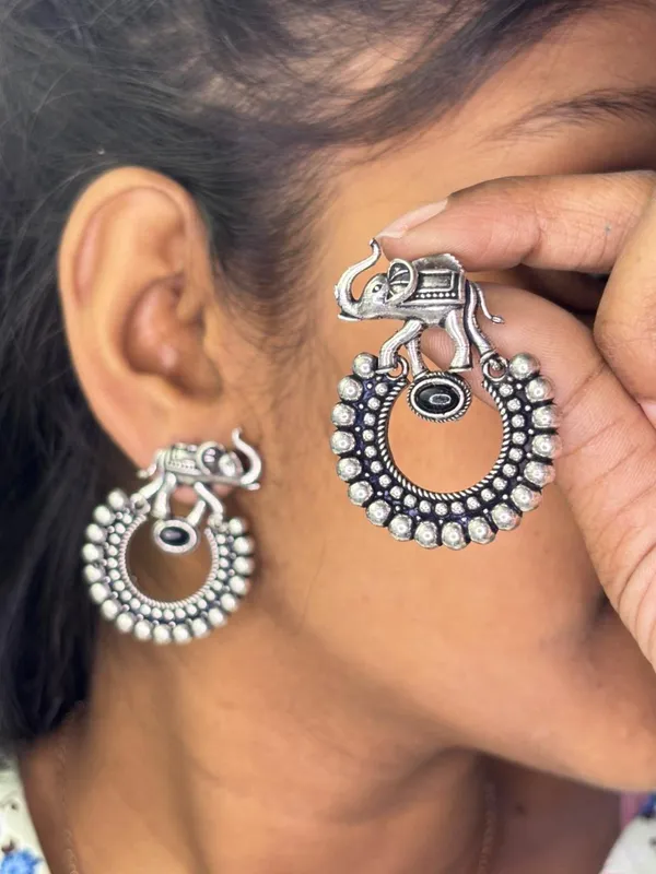 Nayra_Black_Black_Colour_Brass_Earring_For_Women